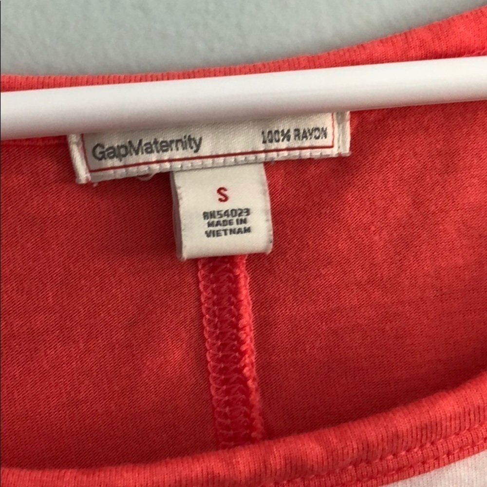 GAP Maternity Raglan Shirt - Picture 3 of 3